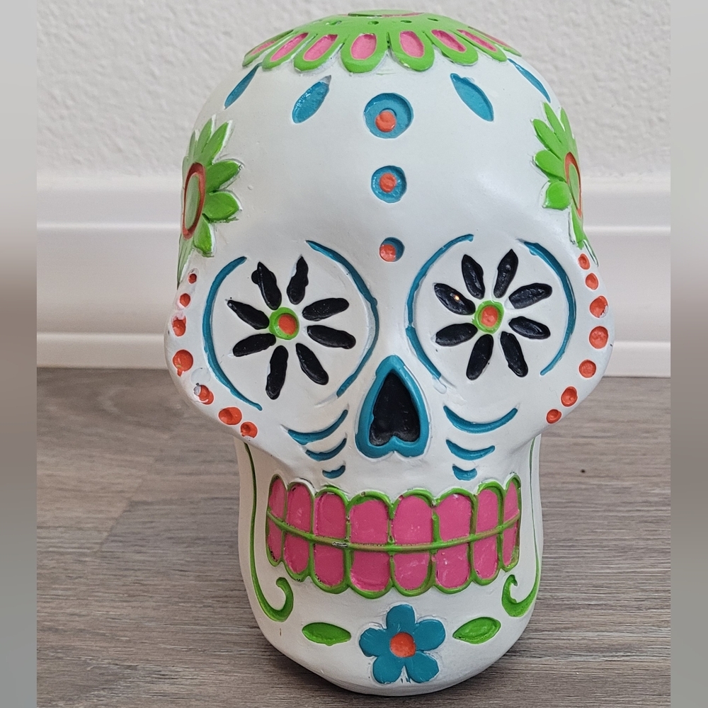 Dia De Los Muertos Sugar skull polyresin. 8" tall